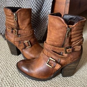 Never worn brown leather Steve Madden cowboy booties